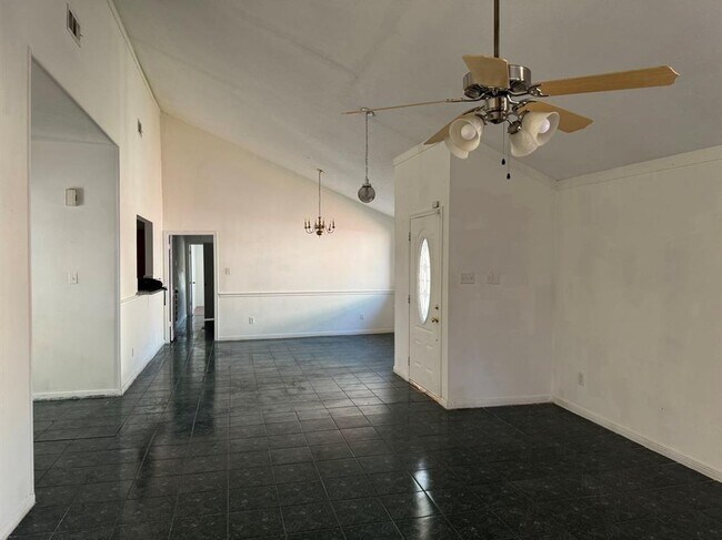 Building Photo - 12704 Westpark Dr