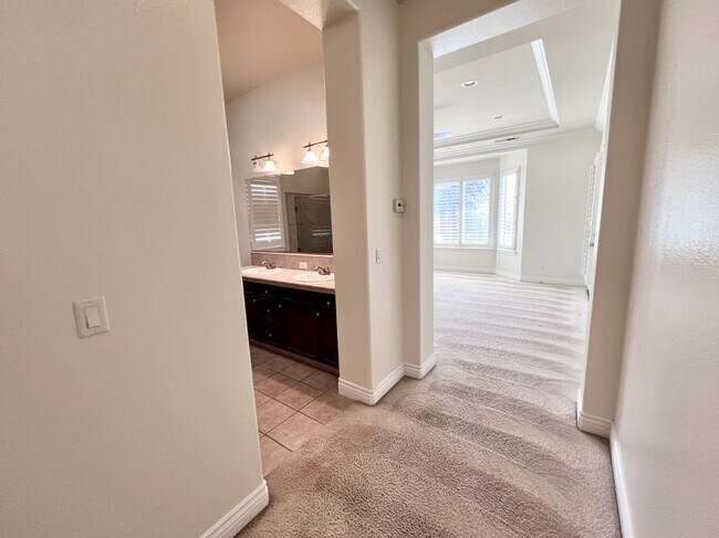 Building Photo - $2,695 Bullard & Hwy 99, 4 Bedroom With So...