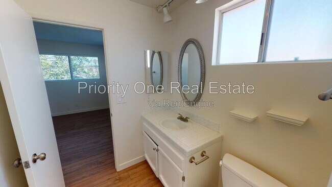 Building Photo - 4476 33rd Pl