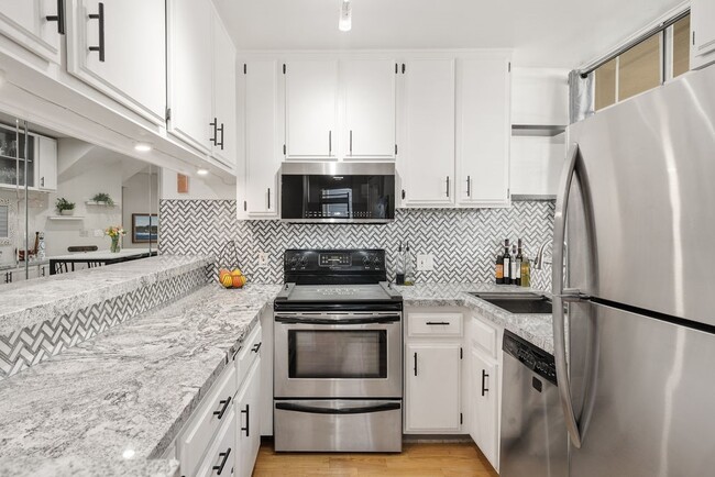 Building Photo - 1097 Blanche St