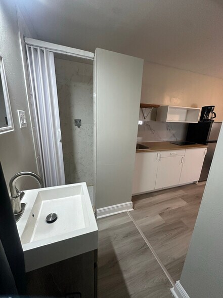 Building Photo - 5819 Hibiscus Rd