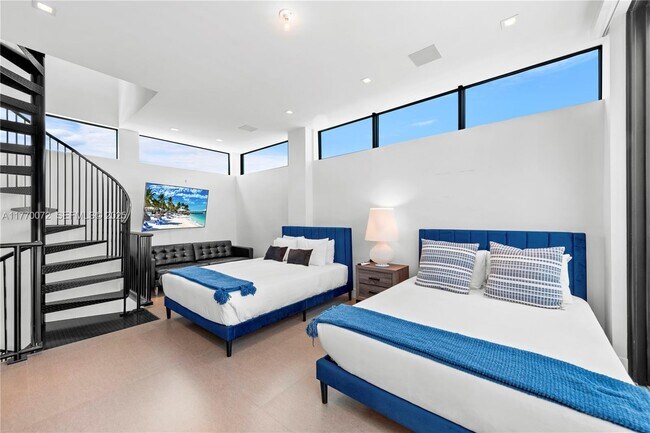 Building Photo - 1400 Bayview Dr