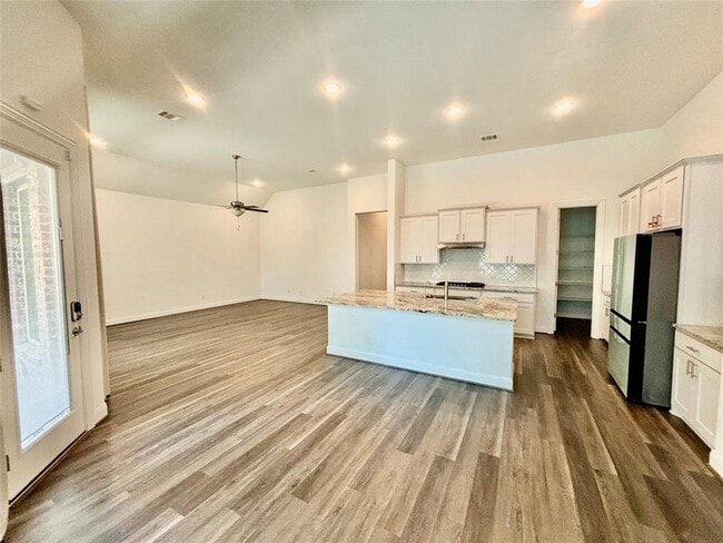 Building Photo - 808 Clear Spring Ln