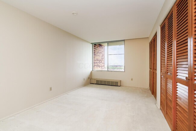 Building Photo - 1000 Urlin Ave