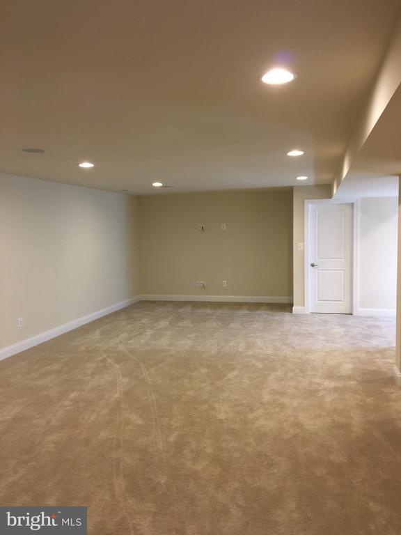 Building Photo - 315 Quarry Point Rd