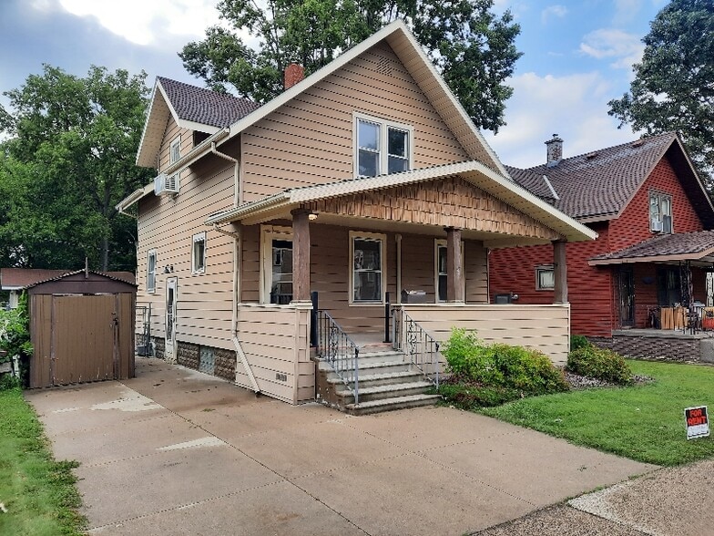 Primary Photo - 208 4th Ave NW