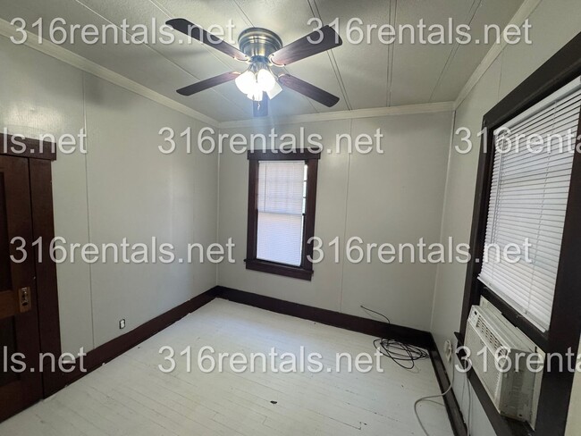 Building Photo - $745 - 2 bed 1 bath - Single Family