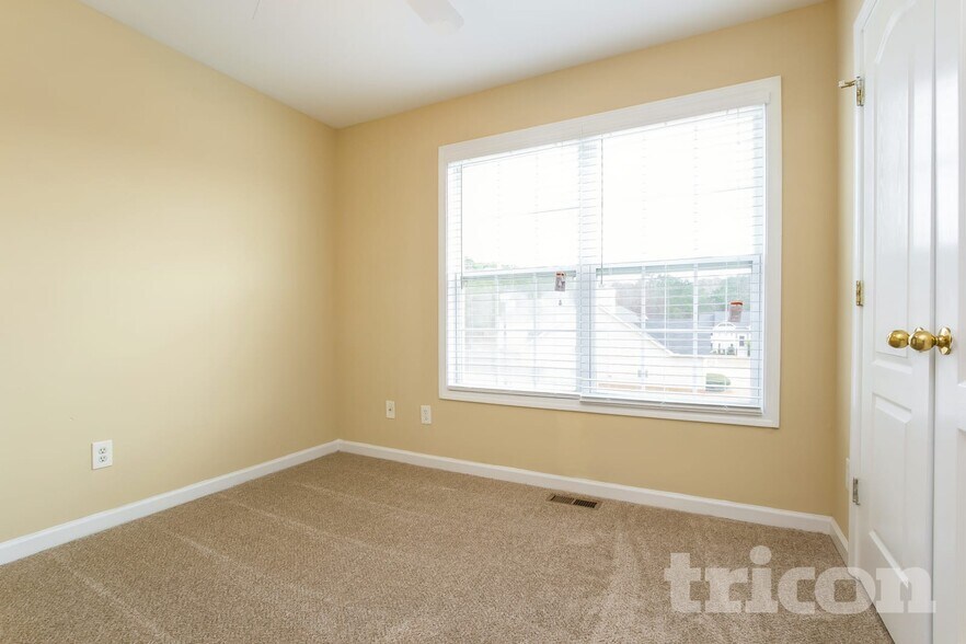 Building Photo - 6355 Queensdale Dr