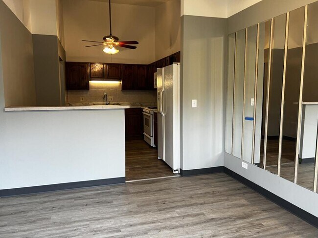 Building Photo - 5623 Santa Barbara Dr