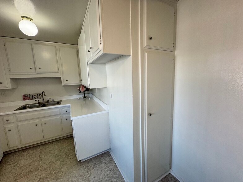 Building Photo - 5858 S Pacific Coast Hwy