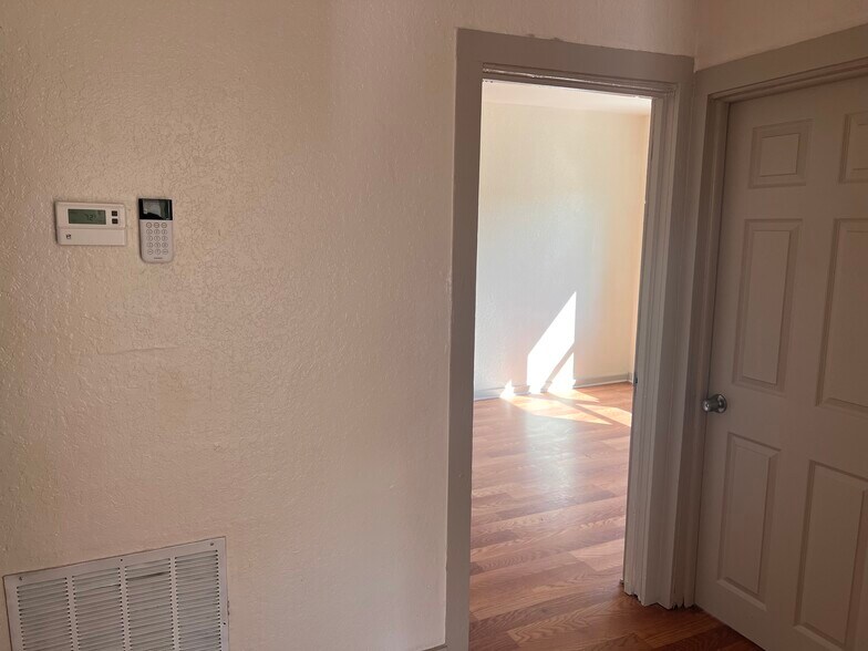 Front hall looking in to middle bedroom - 2821 W 11th St