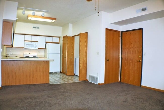 Building Photo - $1,250 | 2 Bedroom, 1 Bathroom Condo | No Pets | Available for an August 1st, 2026 Move In!