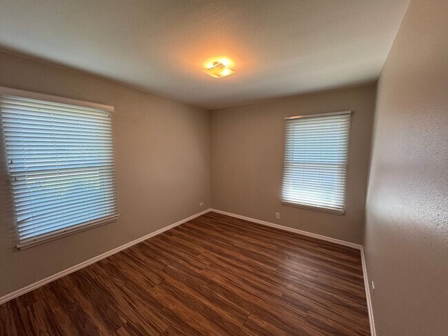 Building Photo - Welcome to this charming 3-bedroom, 1.5-bathroom home with easy access to FT. SAM, BAMC, RANDOLPH...