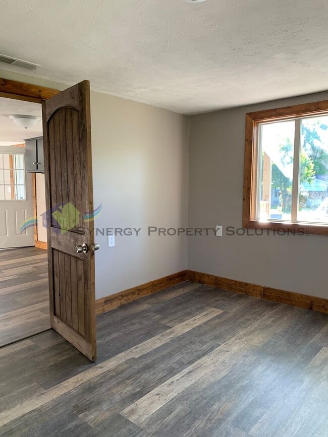 Building Photo - Ready to see July 2nd