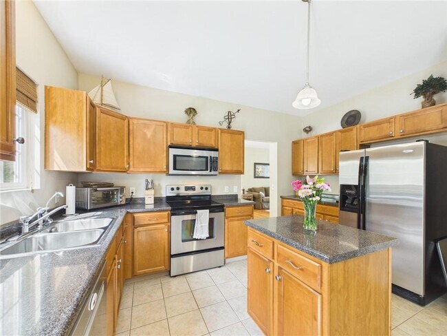 Building Photo - 23 Beechwood Hollow