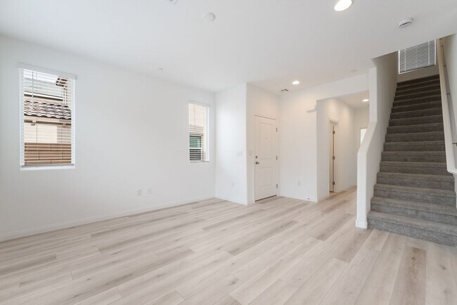 Building Photo - Goregous Brand New 4 Bedroom For Lease!