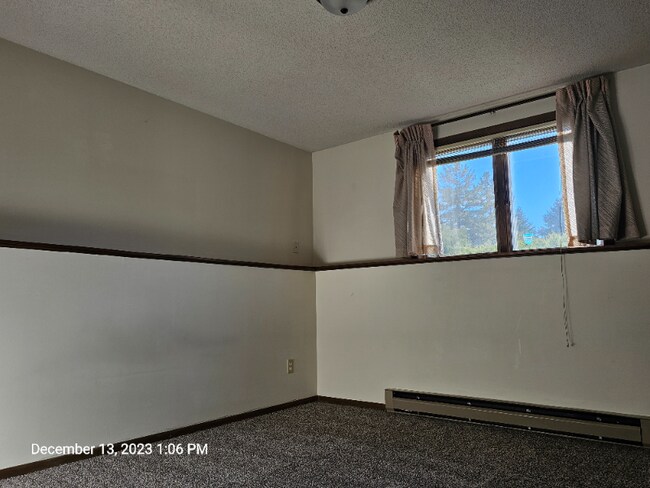 Building Photo - 190 Sawmill Ln