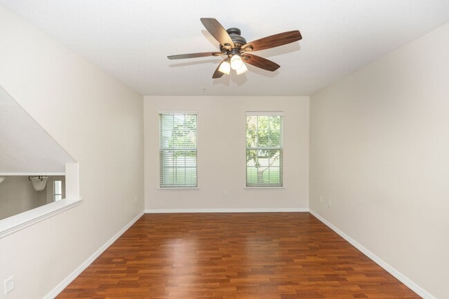 Building Photo - 3-story, 3/3.5, updated, townhome in the h...