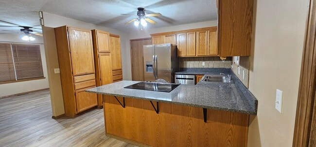 Building Photo - 8660 Brookside Cir