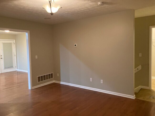 Building Photo - 128 Twin Lakes Dr