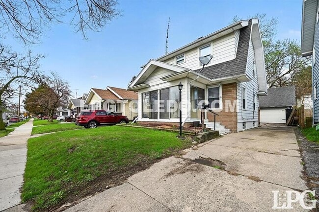 Building Photo - 4120 Parrakeet Ave