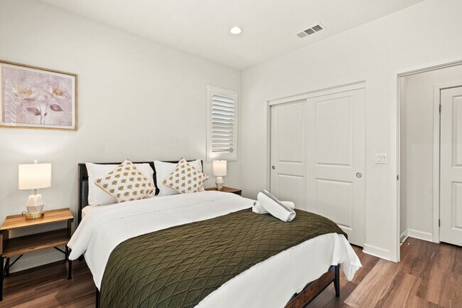 Building Photo - Spacious & Stylish 4 Bed 3 Bath in Chino P...