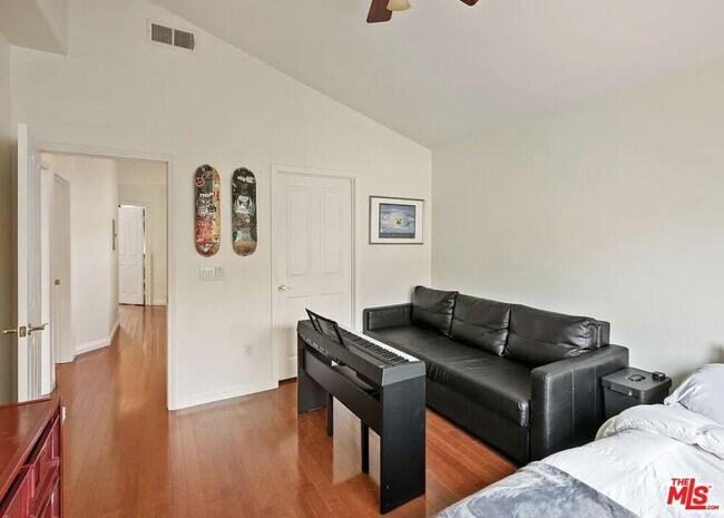 Building Photo - 6471 Zuma View Pl