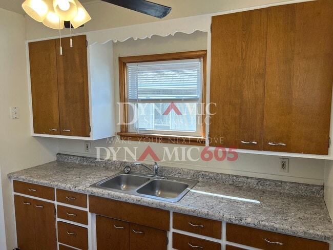 Building Photo - 4+ Bedroom, 2 Bath House with Garage and Fenced Backyard