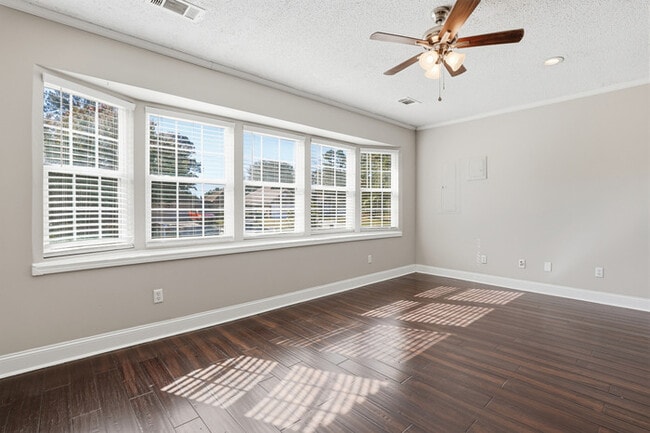 Building Photo - 10 Chamois Ct