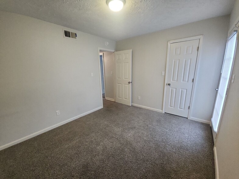 Building Photo - 14 Countryside Dr