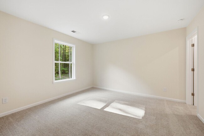 Building Photo - 122 Maplewood Ave