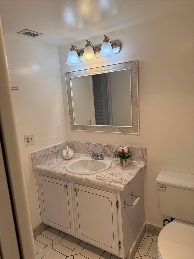 Building Photo - 1849 S Ocean Dr