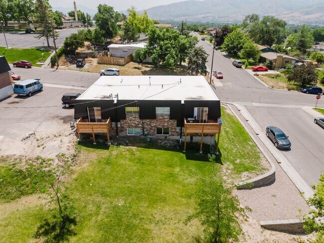 Building Photo - Poplar