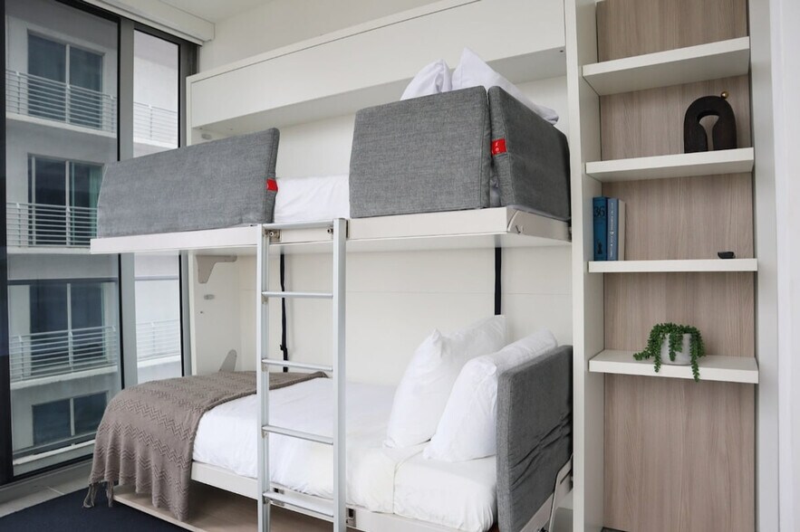 Building Photo - 209 NE 3rd St