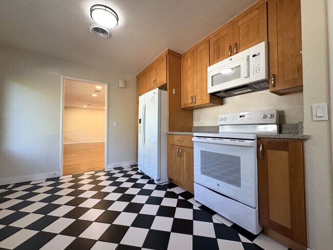 Building Photo - Charming 4-Bedroom Palo Alto Home with ADU...