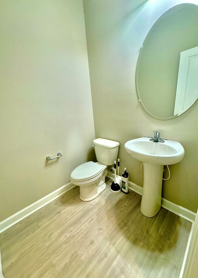 Building Photo - 3 Bed 2 Bath Townhome Located in Cokers Co...