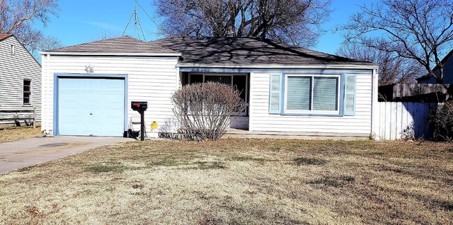Primary Photo - 2924 E Clover Ln