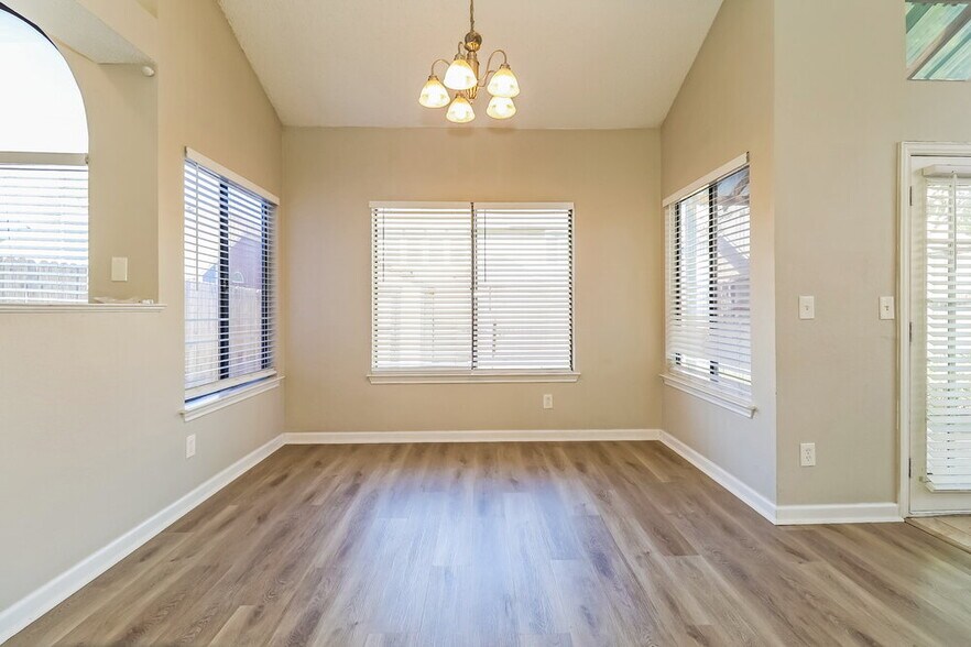 Building Photo - 1221 Settlers Way