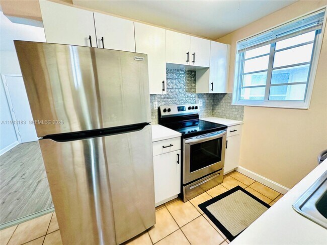 Building Photo - 540 15th St