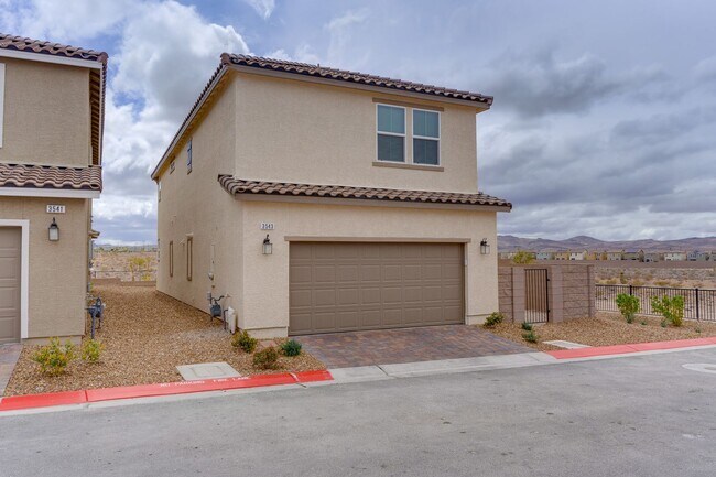 Building Photo - SPACIOUS 4BEDROOM 3BATH HOME IN INSPIRADA
