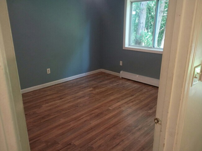 Building Photo - 11 RiverBend Dr