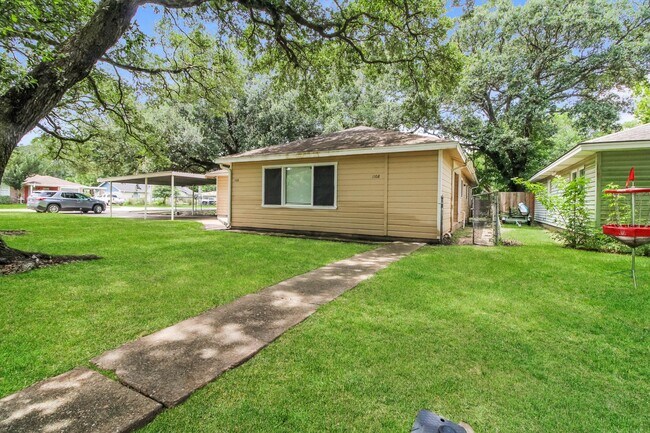 Building Photo - 1108 W Camp Cir