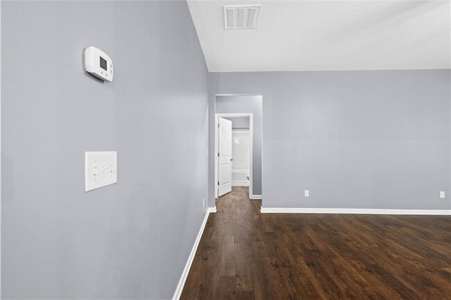 Building Photo - 407 Aviary Ln