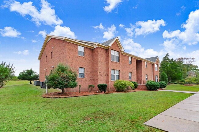 Building Photo - FOR RENT in Waynetique Apts ~ 2 Bedroom, 2 Bathroom Apartment in Goldsboro *Excellent Wayne Memor...