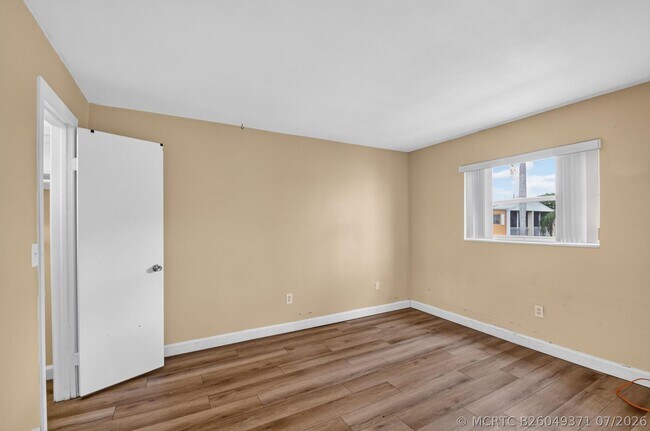 Building Photo - 1505 Crescent Cir