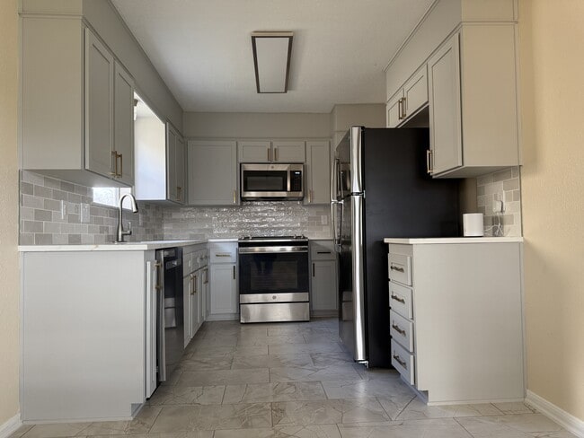 Building Photo - 1409 Opal Rd