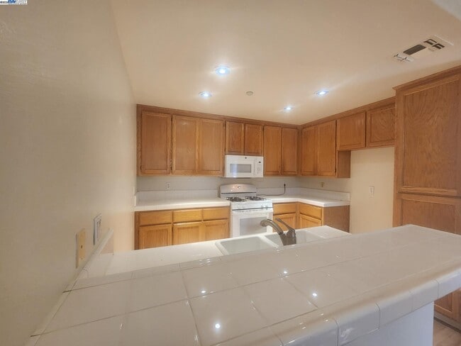 Building Photo - 1536 Corte Reina Common