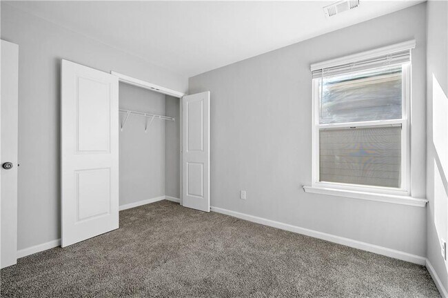 Building Photo - 4646 Waxwing St