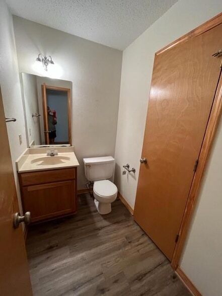 Building Photo - 35505 Oakridge Ave