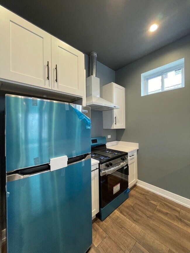 Building Photo - 1531 S Harding Ave